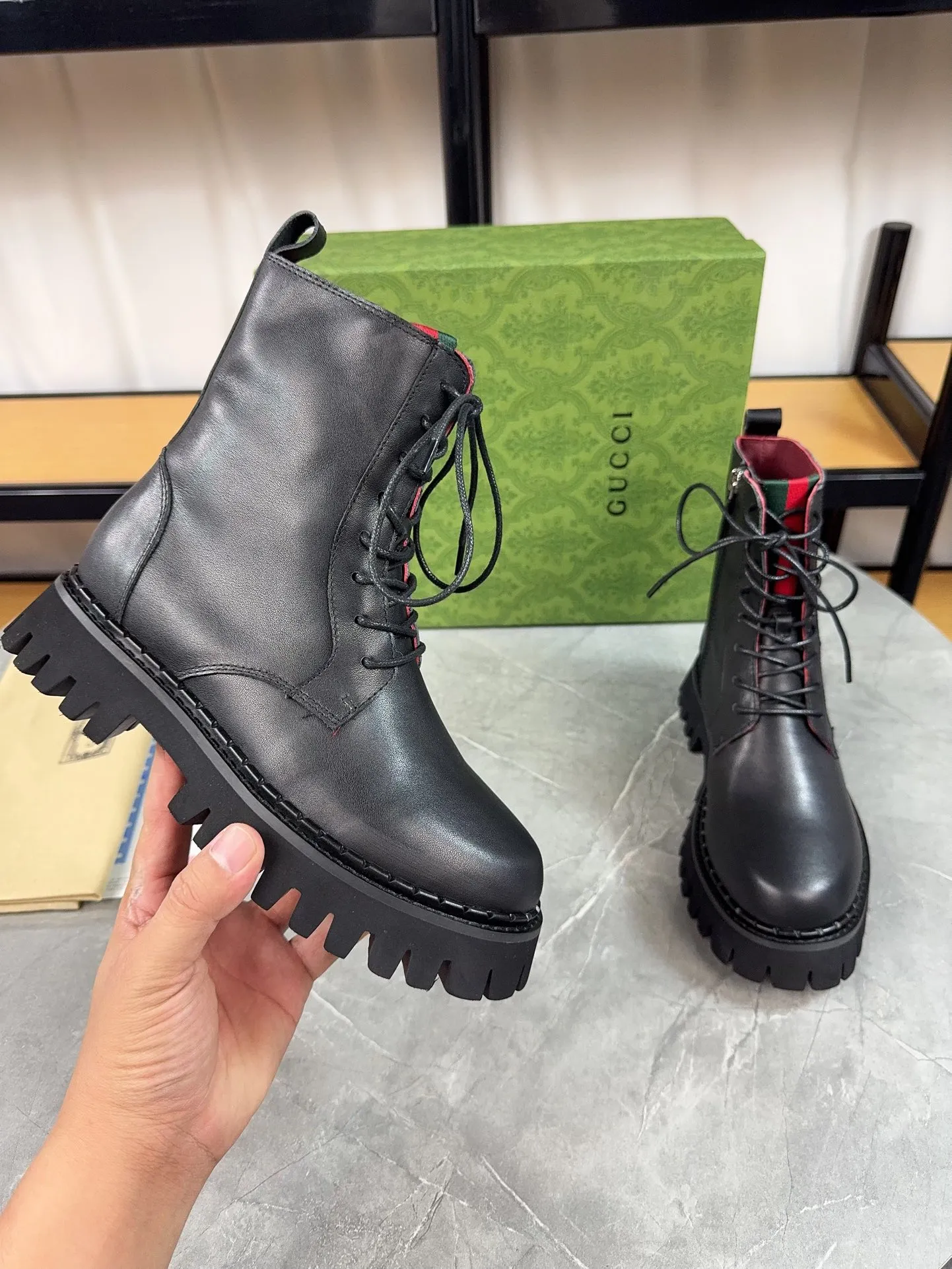 Men's shoes 💰640💰 New model from Gucci, double GG groove thick-soled loafers. The original version is made 1:1. Super beautiful quality, classic model at the counter. ❶Upper: original open-edge beaded cowhide ❷Inner lining: water-dyed cowhide ❸Feet: water-dyed cowhide ❹Outsole: ultra-light original sole ❺Thick sole heightening: 3.5cn ❻Packing: original packaging ❼Number: 35-42 (41 41 customized, non-refundable) Men's model: 38-46 (45, 46 customized, non-returnable)